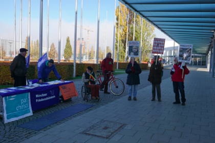 Foto: Martin Pilgram Protest AIRTEC Messe West