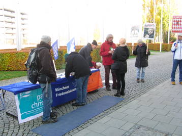 Foto: Klaus Mähler Protest AIRTEC Messe West